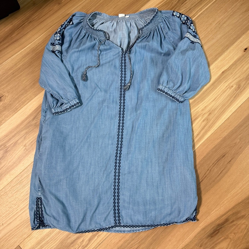 GAP Chambray Embroidered Dress Womens Size M Blue Tassel Boho Shift Pocket